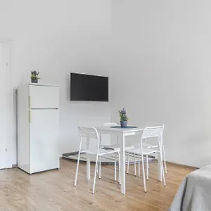  Apartament Attractive 2 Bedroom Apt. Near Akh Ideal For All